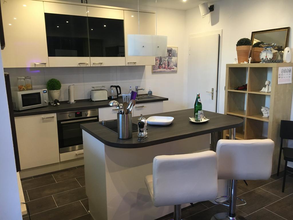Messe Ferienwohnung Duesseldorf Oberkassel Εξωτερικό φωτογραφία